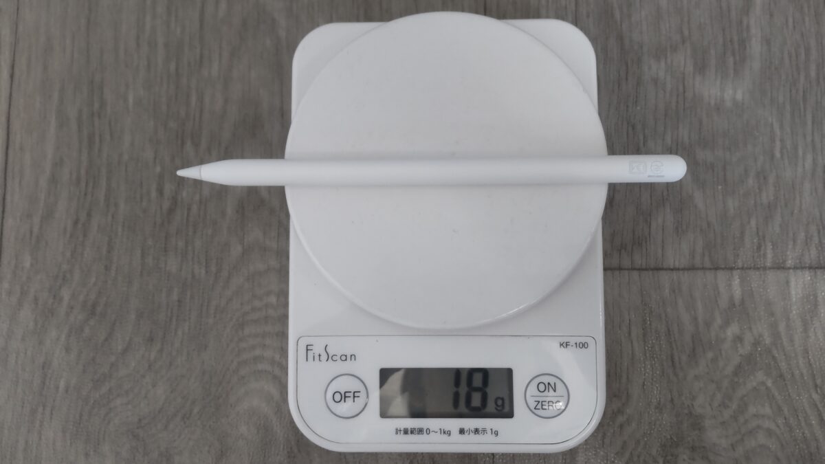 Apple Pencil 第2世代をデジタルスケールで計測して18gと表示された様子