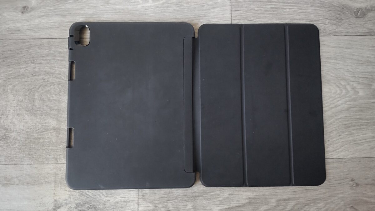 ESRのiPad Air 第5世代用ケースのTPUバックカバーと三つ折りフロントカバー