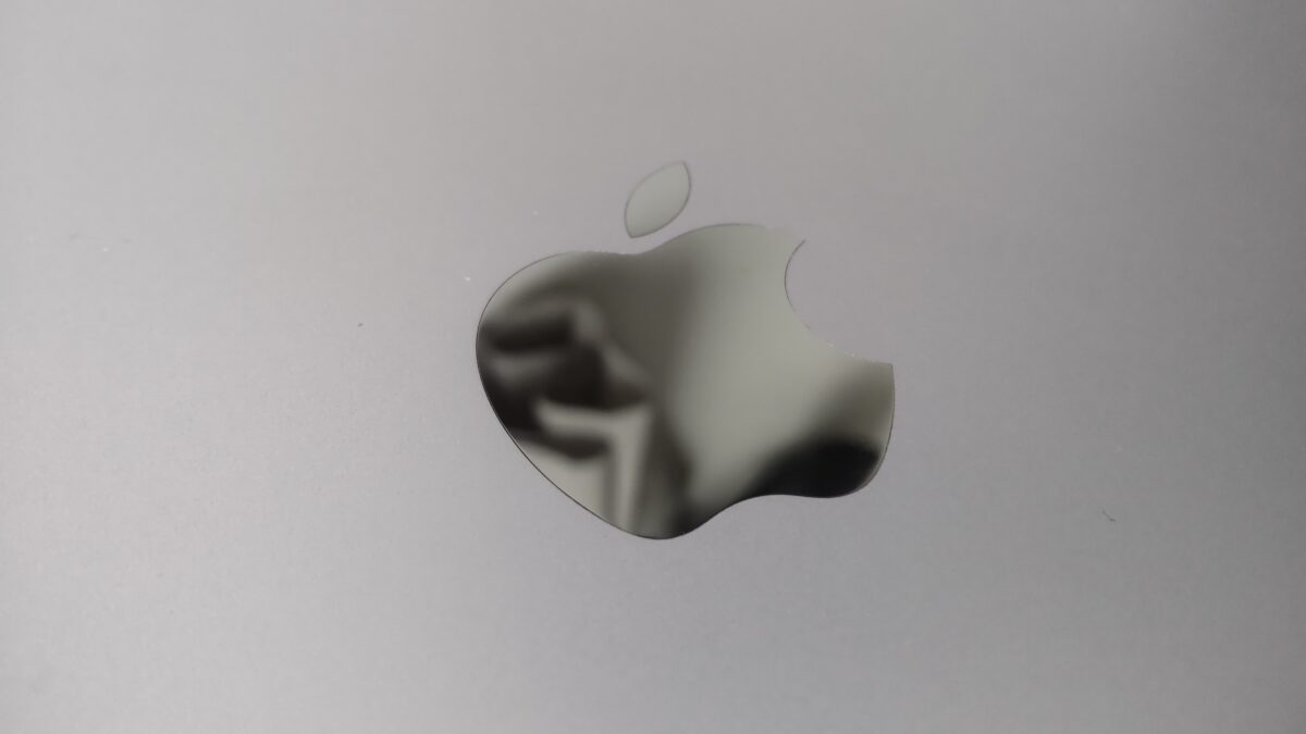 中古iPad Airの背面状態を確認する参考となる第5世代実機
