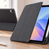 ESRのiPad Air用三つ折りケースをスタンドとして使用した様子。Apple Pencil収納部と長期使用による角の擦れが分かる