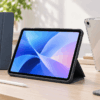 iPad Air 11インチ向けのフォリオケース・スタンドケース・ペン収納付きクリアケースを比較したイメージ